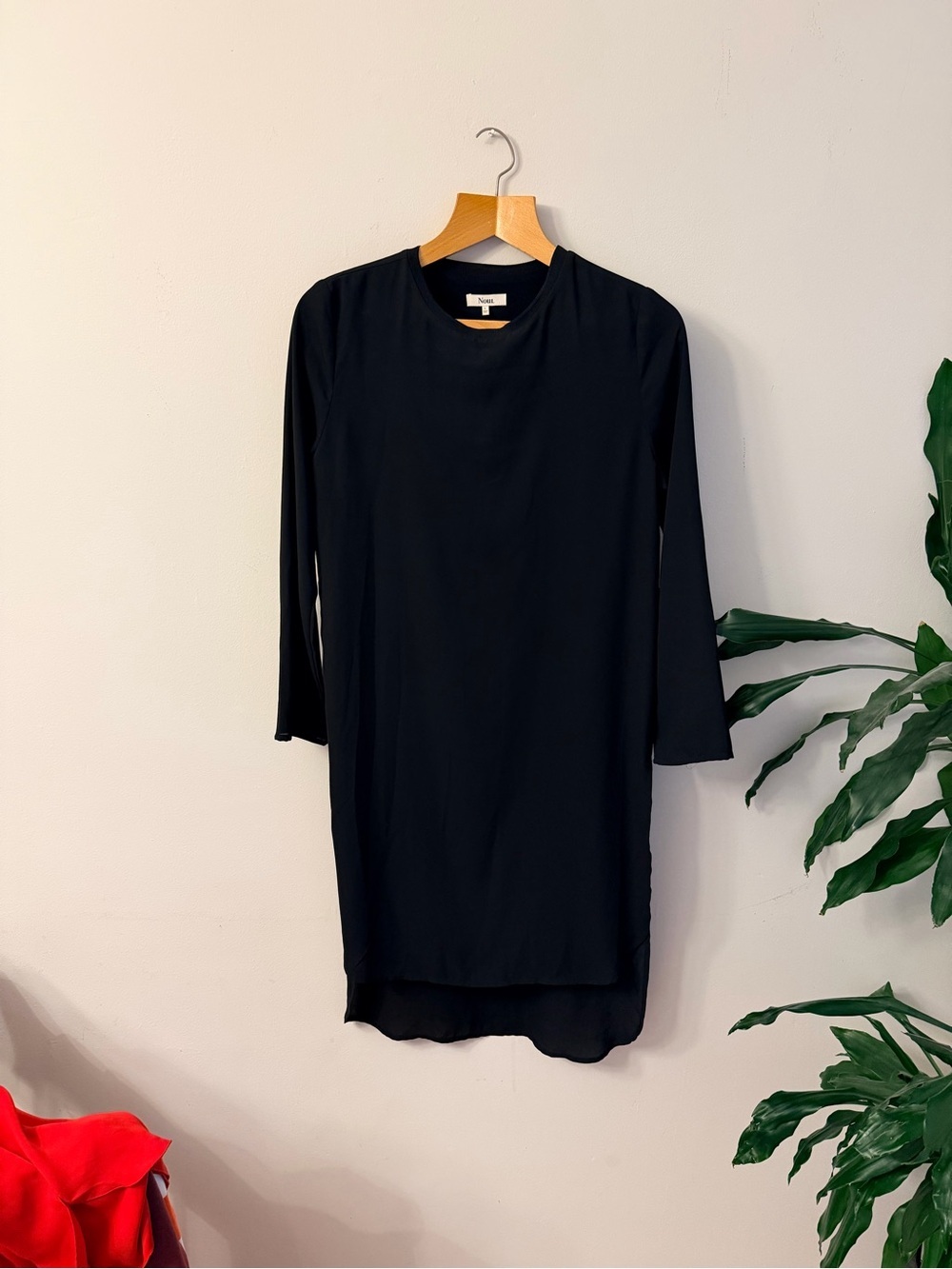 Noul (oak and fort) black Long-Sleeve Shift Dress - Classic Minimalist